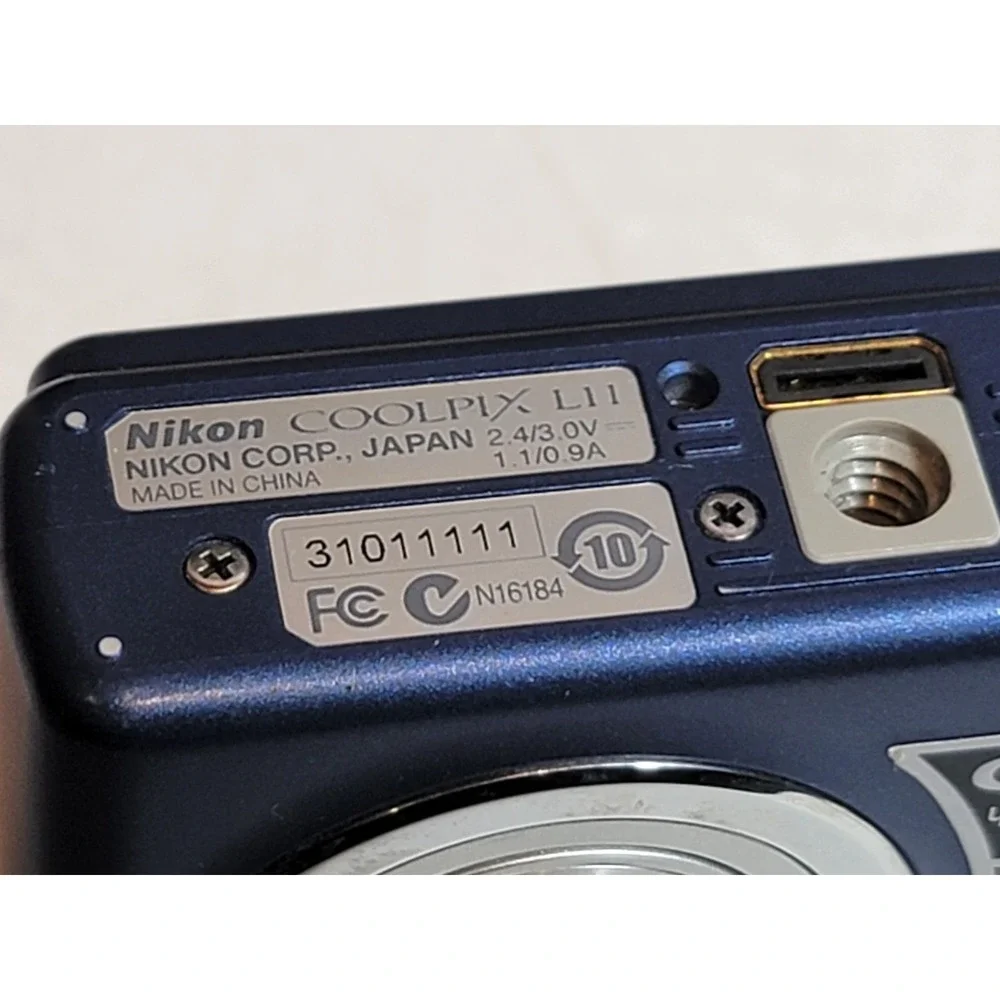 NIKON Coolpix P60 8.1 MP Digital Camera VR ISO 800 5x Zoom Blue Complete Works